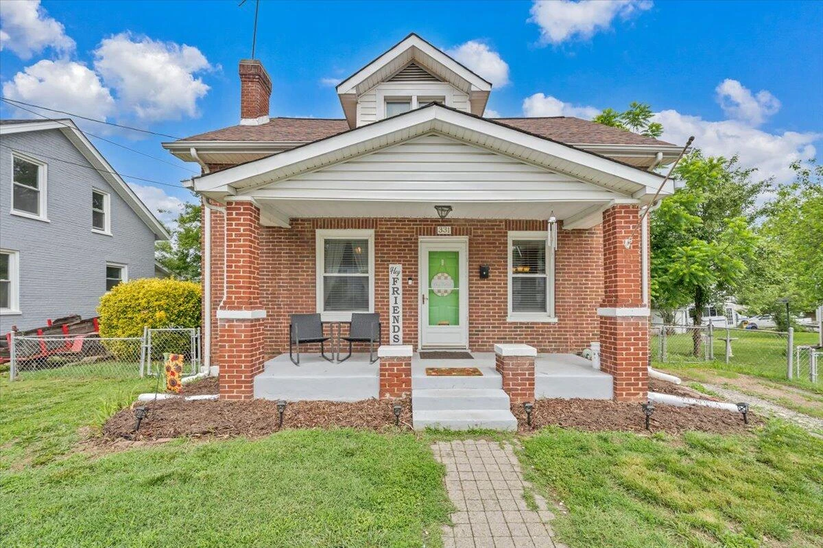 331 Bowman ST - Photo 3