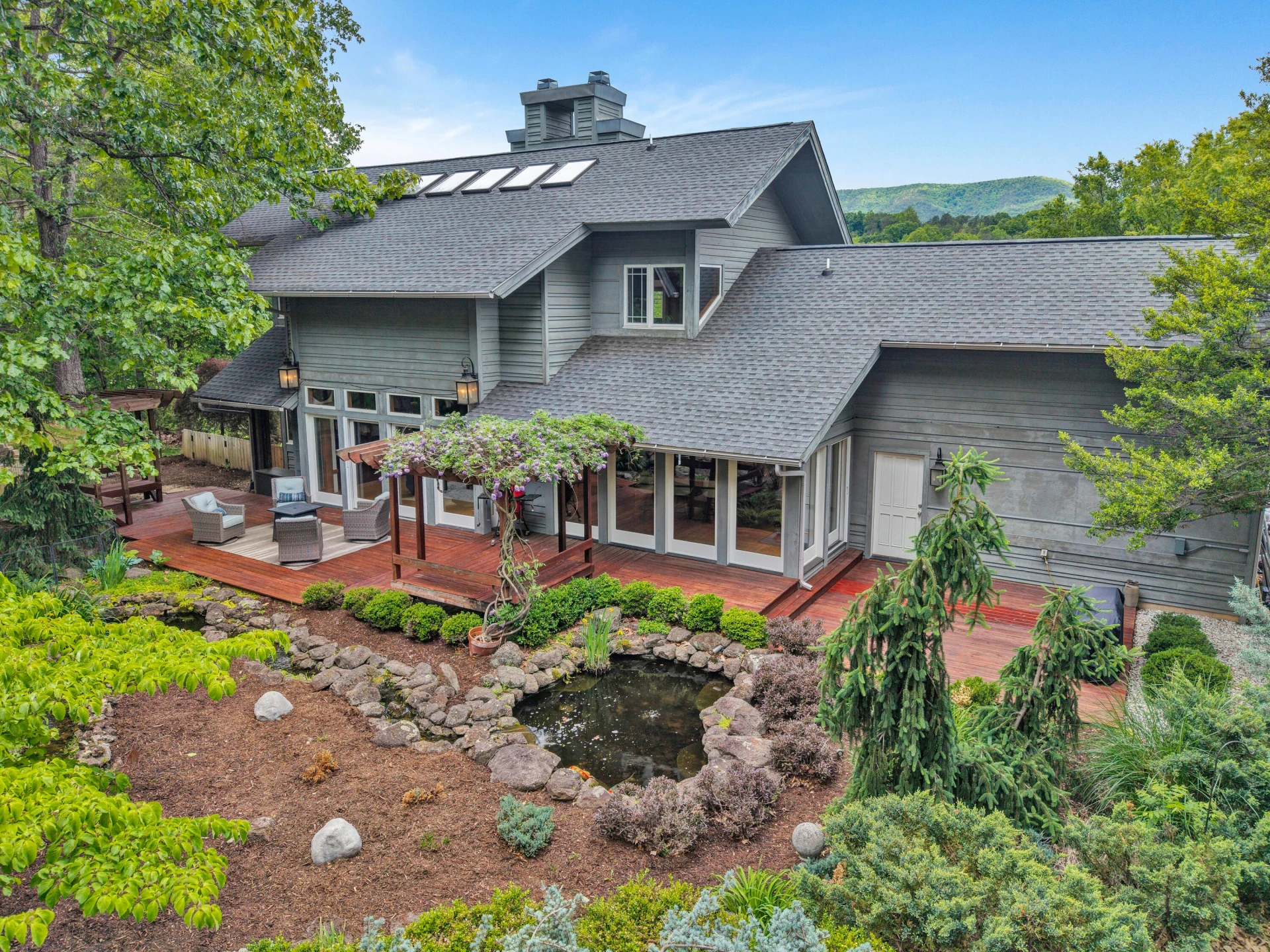 1560 Lee LN - Photo 2