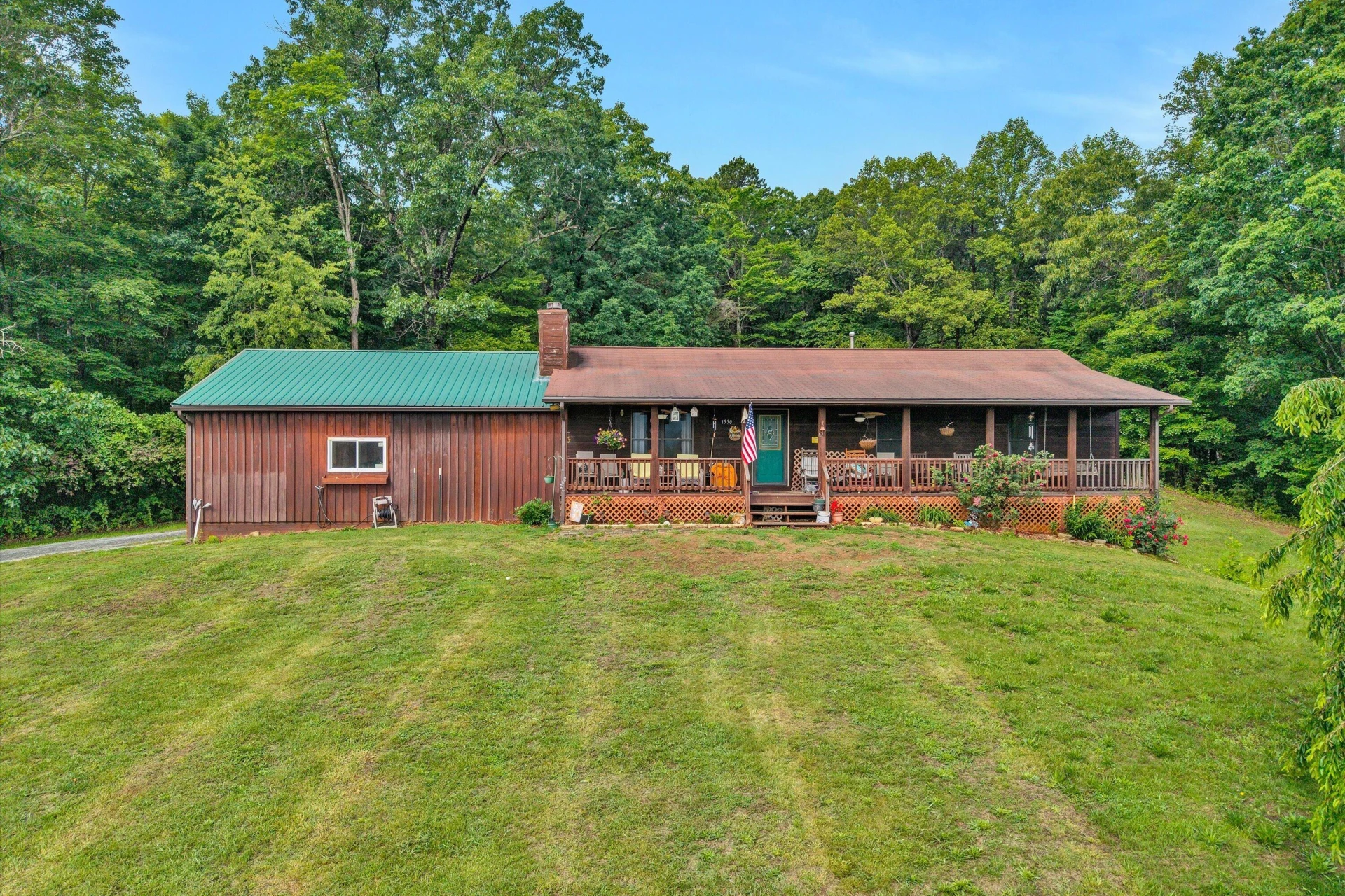 1550 Vernon LN