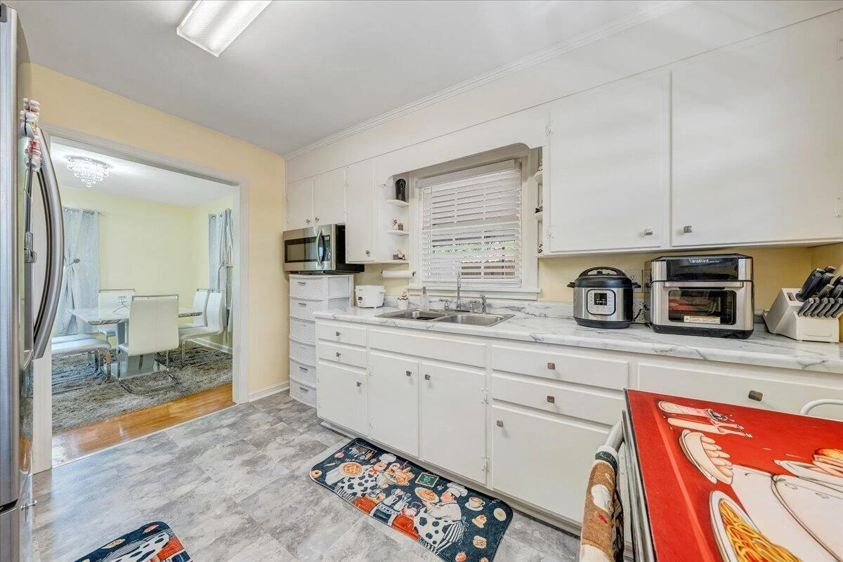 1126 Vivian AVE - Photo 10