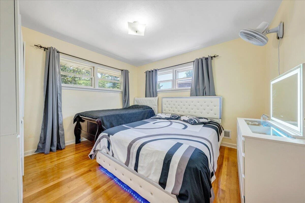 1126 Vivian AVE - Photo 12