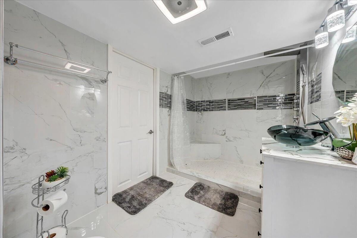 1126 Vivian AVE - Photo 16