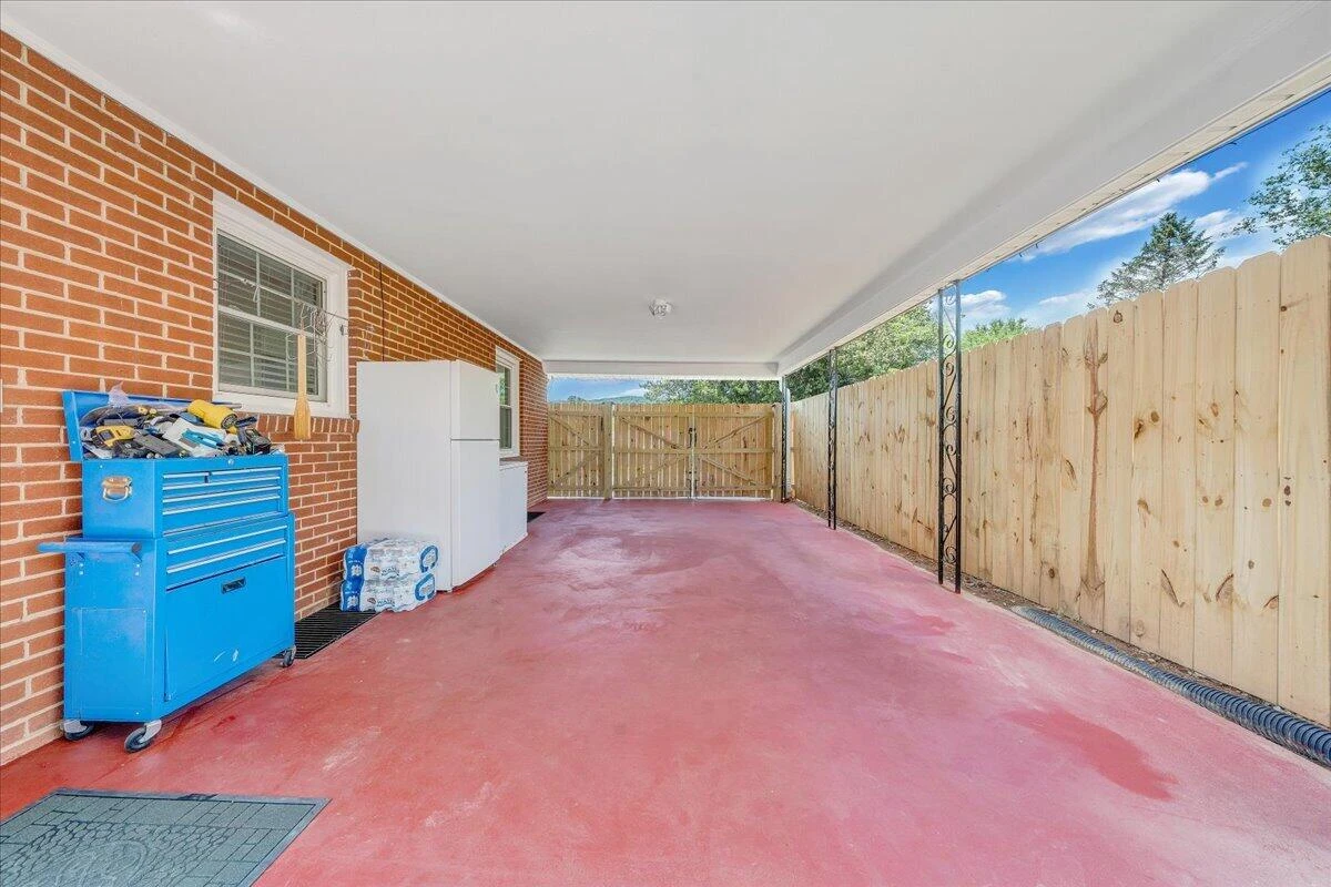 1126 Vivian AVE - Photo 19