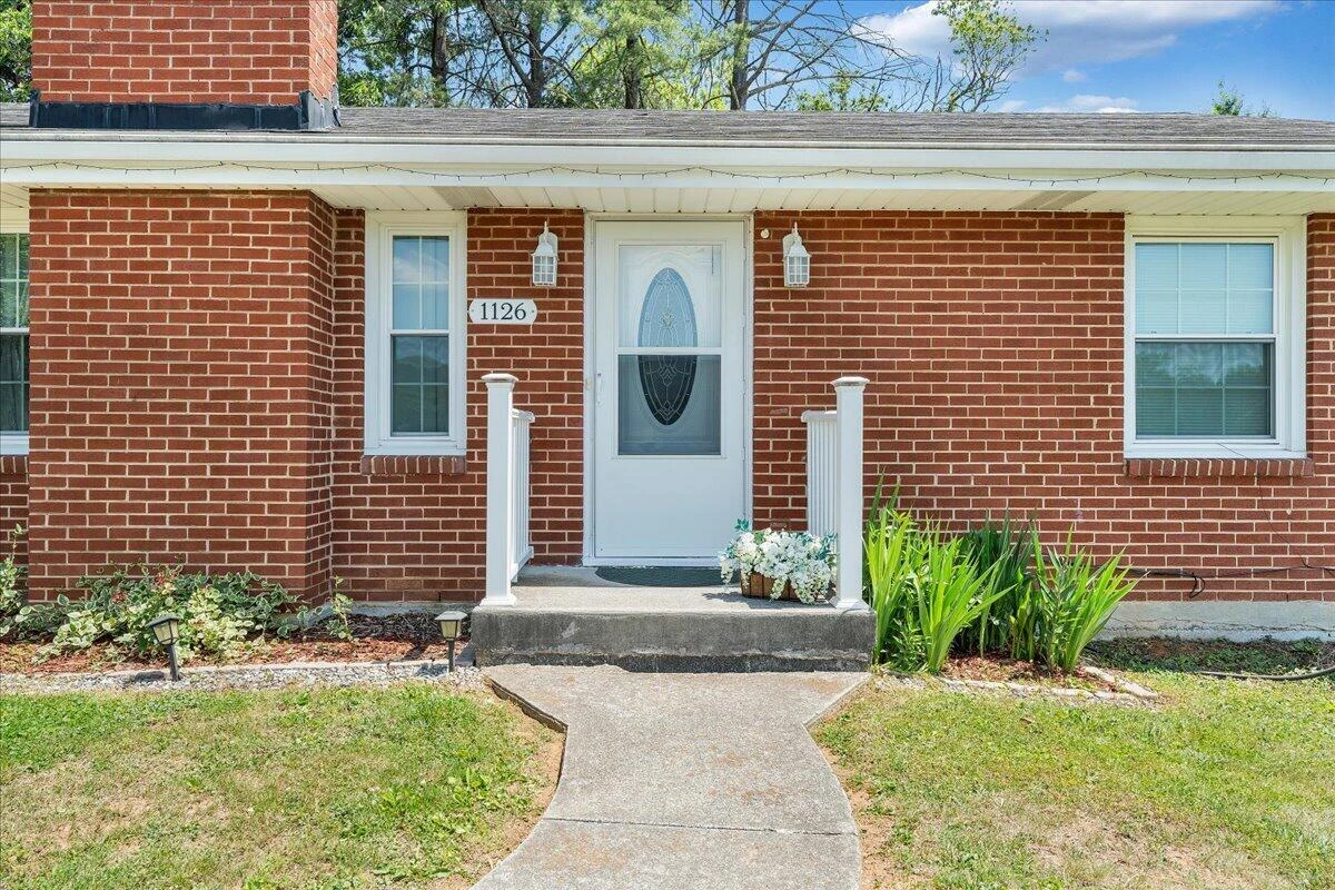 1126 Vivian AVE - Photo 2