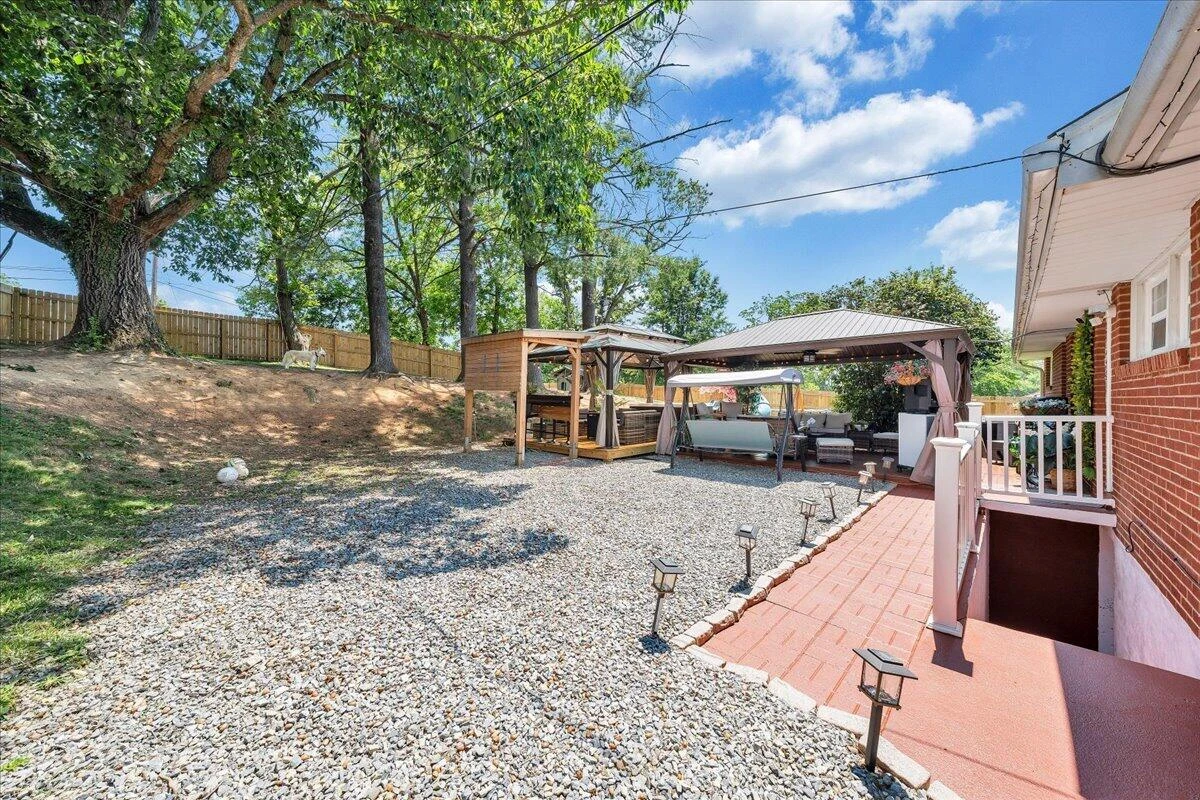 1126 Vivian AVE - Photo 20