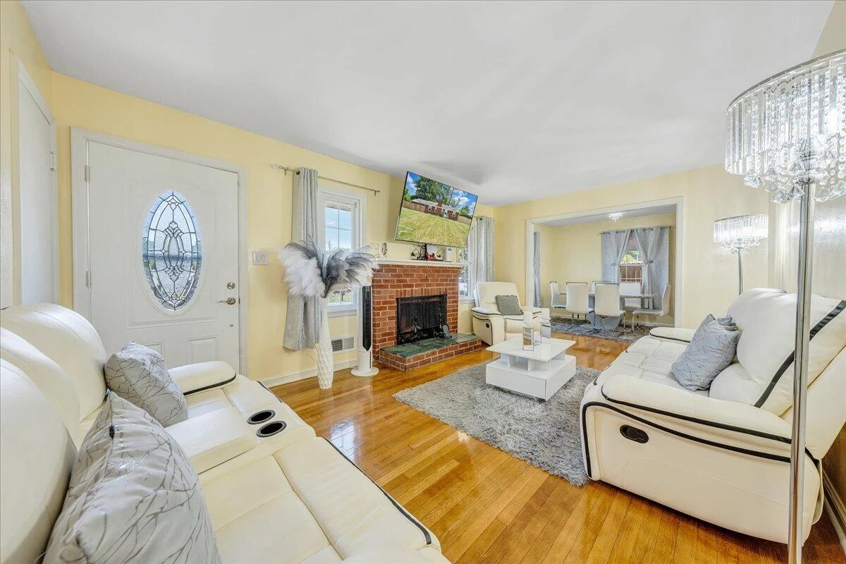1126 Vivian AVE - Photo 3