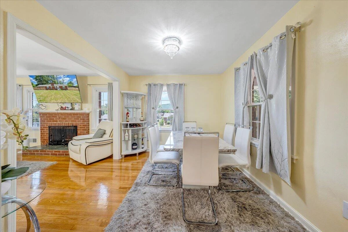 1126 Vivian AVE - Photo 7