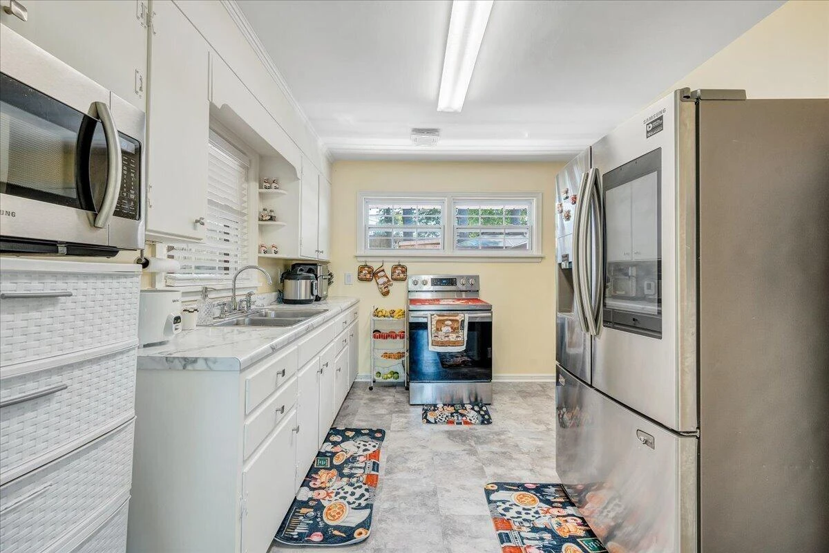 1126 Vivian AVE - Photo 8