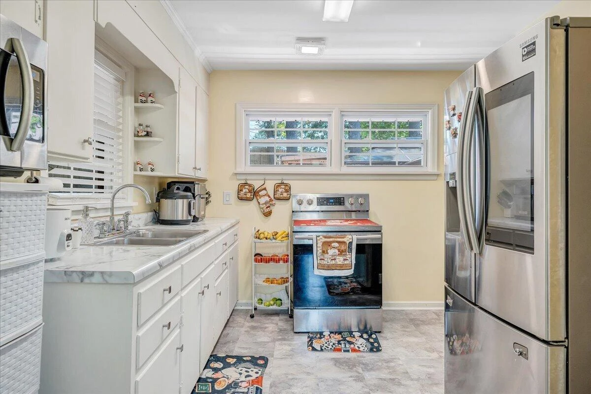 1126 Vivian AVE - Photo 9