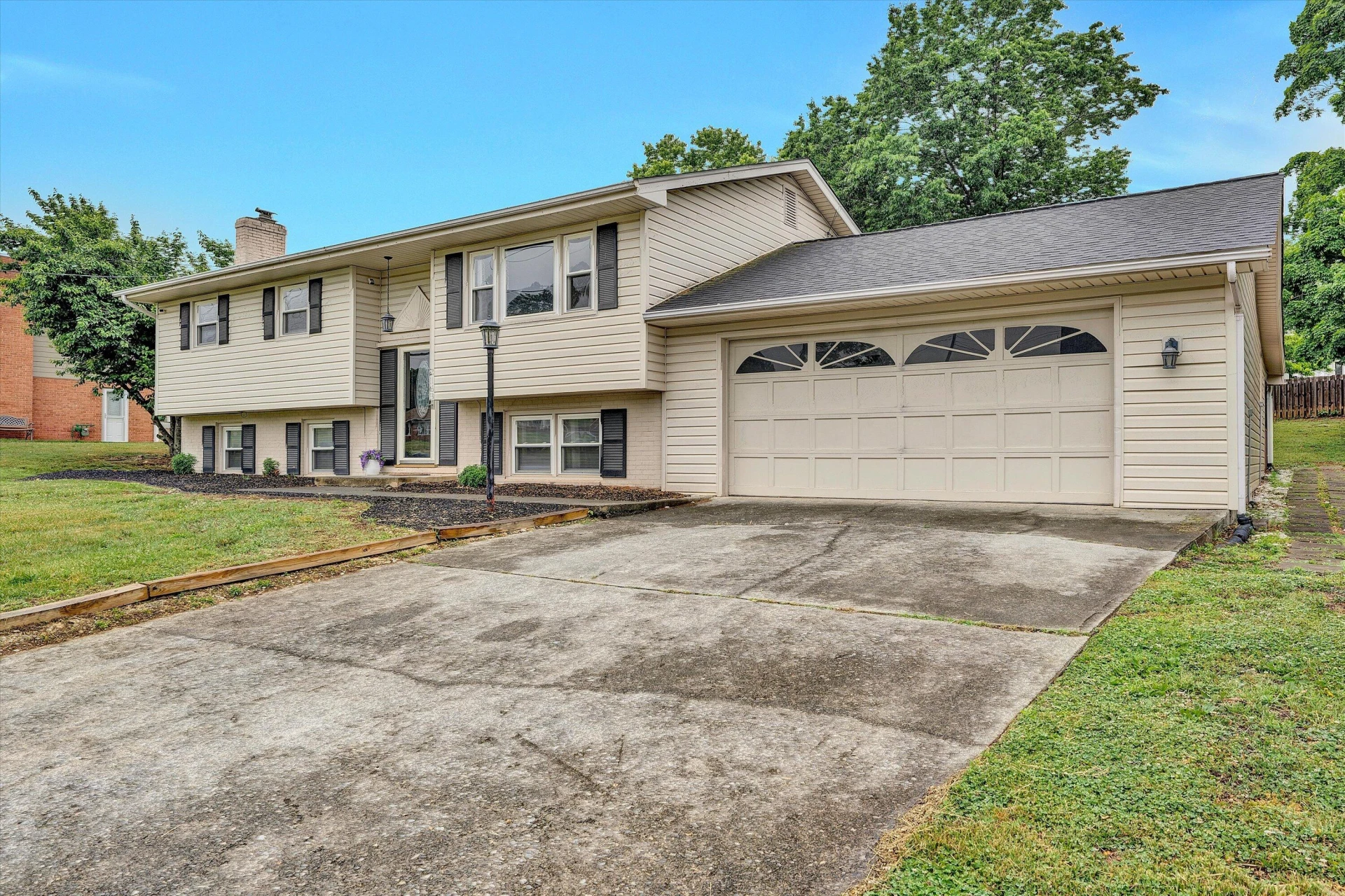 2163 Mill LN - Photo 3