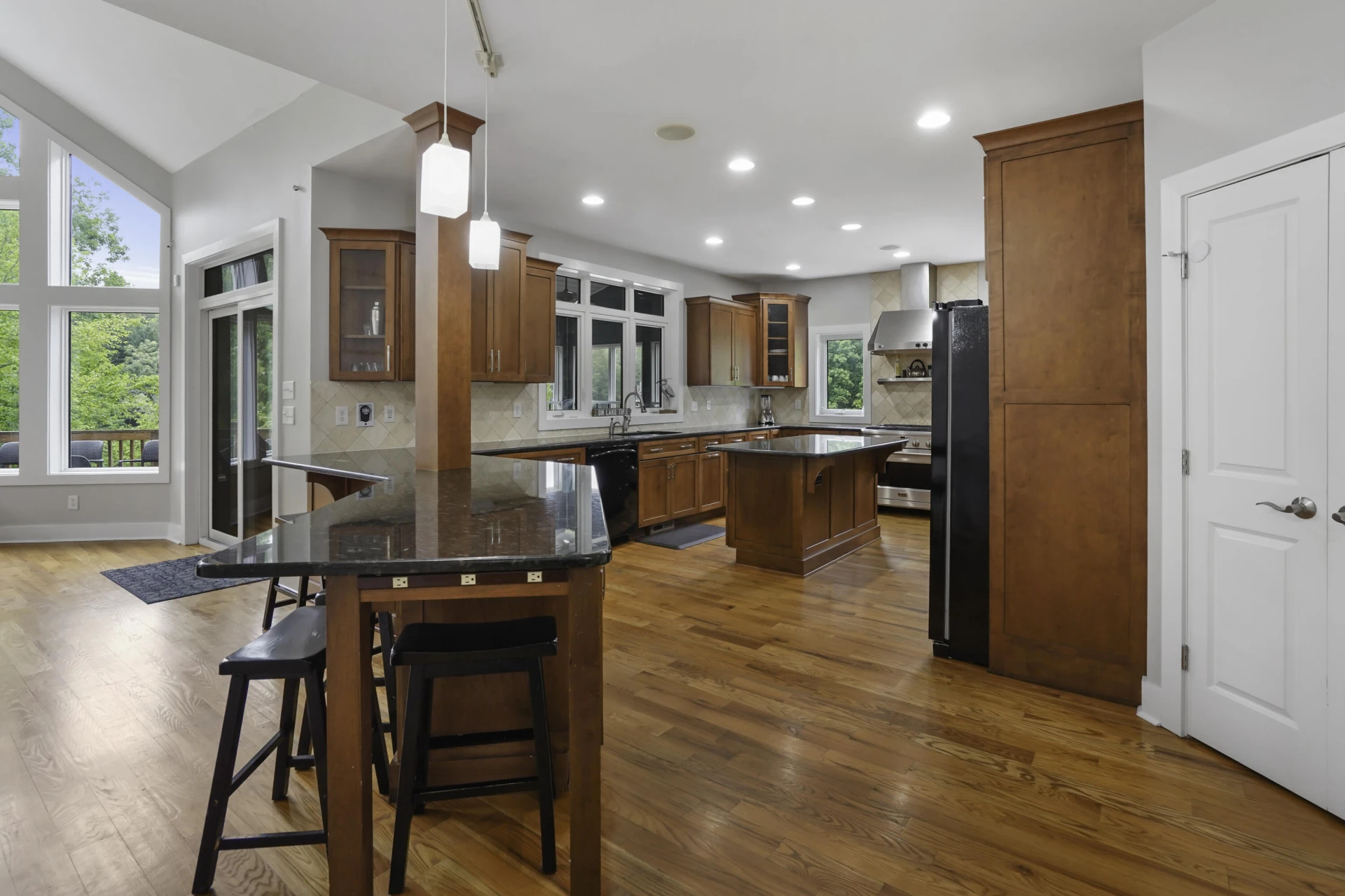 1325 Nicholas LN - Photo 9
