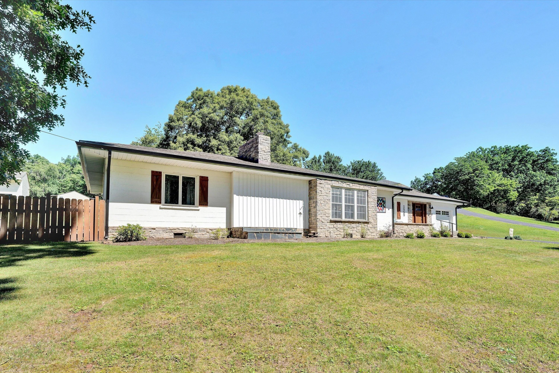 1555 Coopers Cove RD - Photo 2