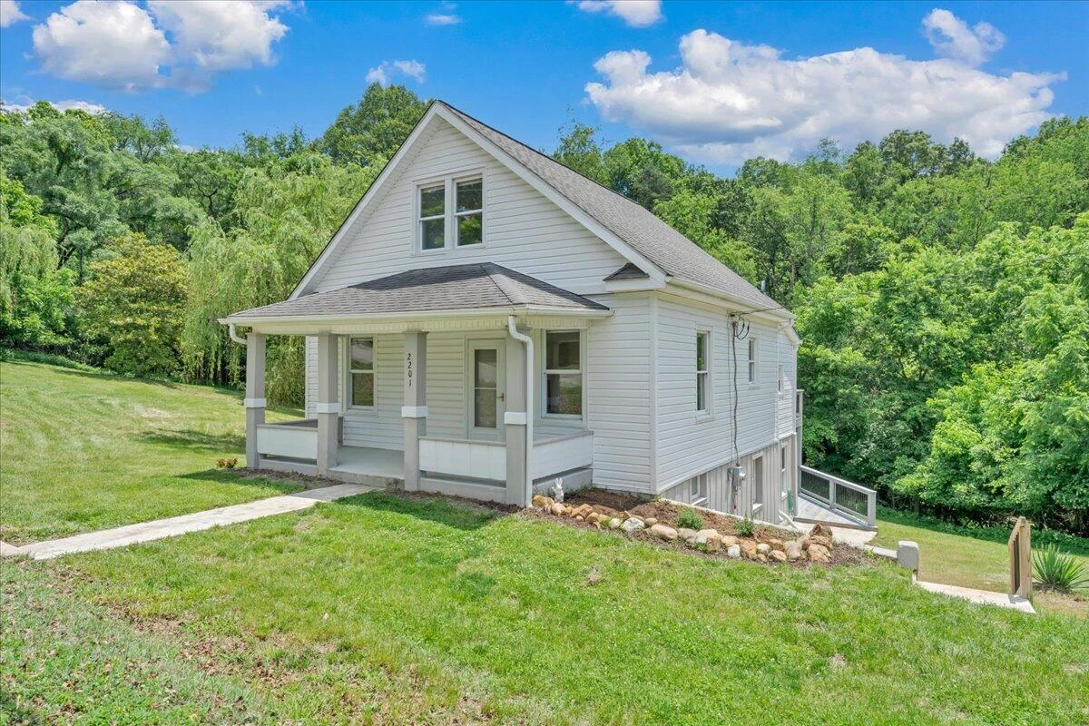 2201 Riverdale RD SE - Photo 2