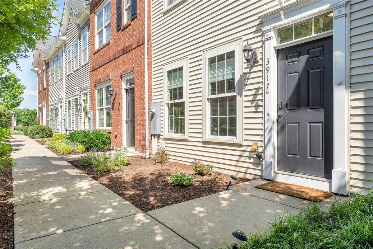 3917 Colonial Green CIR SW - Photo 2