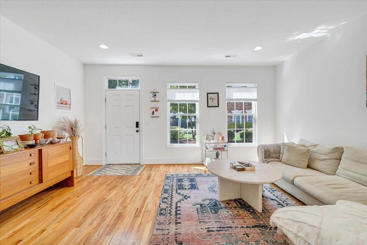 3917 Colonial Green CIR SW - Photo 3