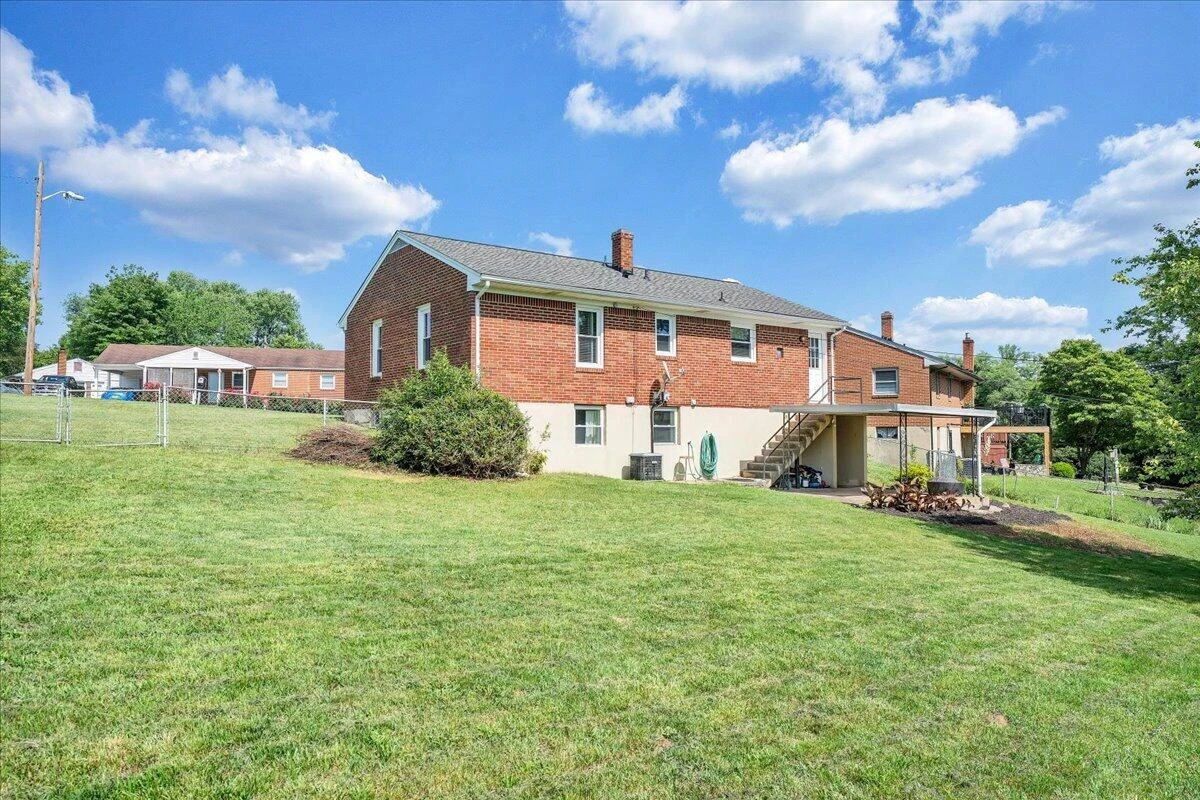 301 Lynn Haven CIR - Photo 32