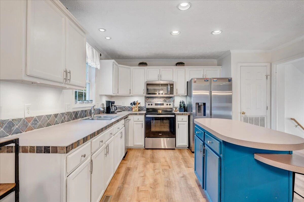 1211 Pats DR - Photo 17
