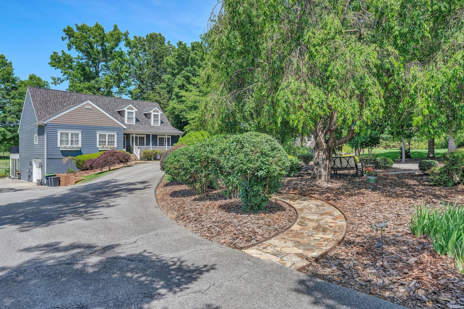 201 Spyglass LN