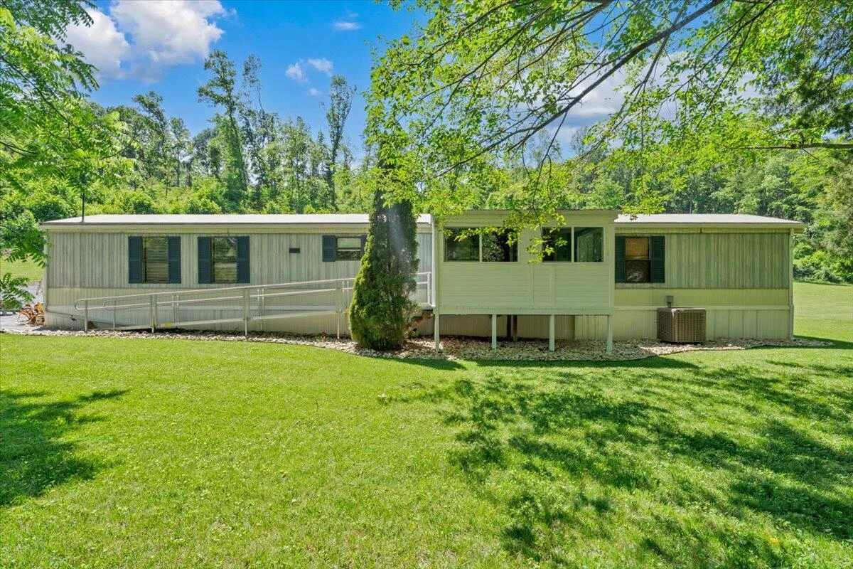 22 Walnut Grove CIR