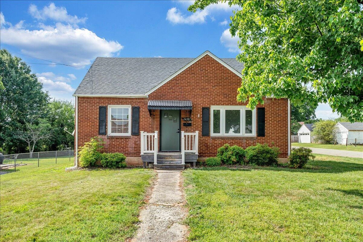 2438 Churchill DR NW - Photo 2