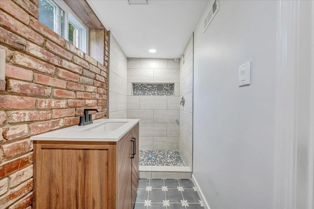2438 Churchill DR NW - Photo 28