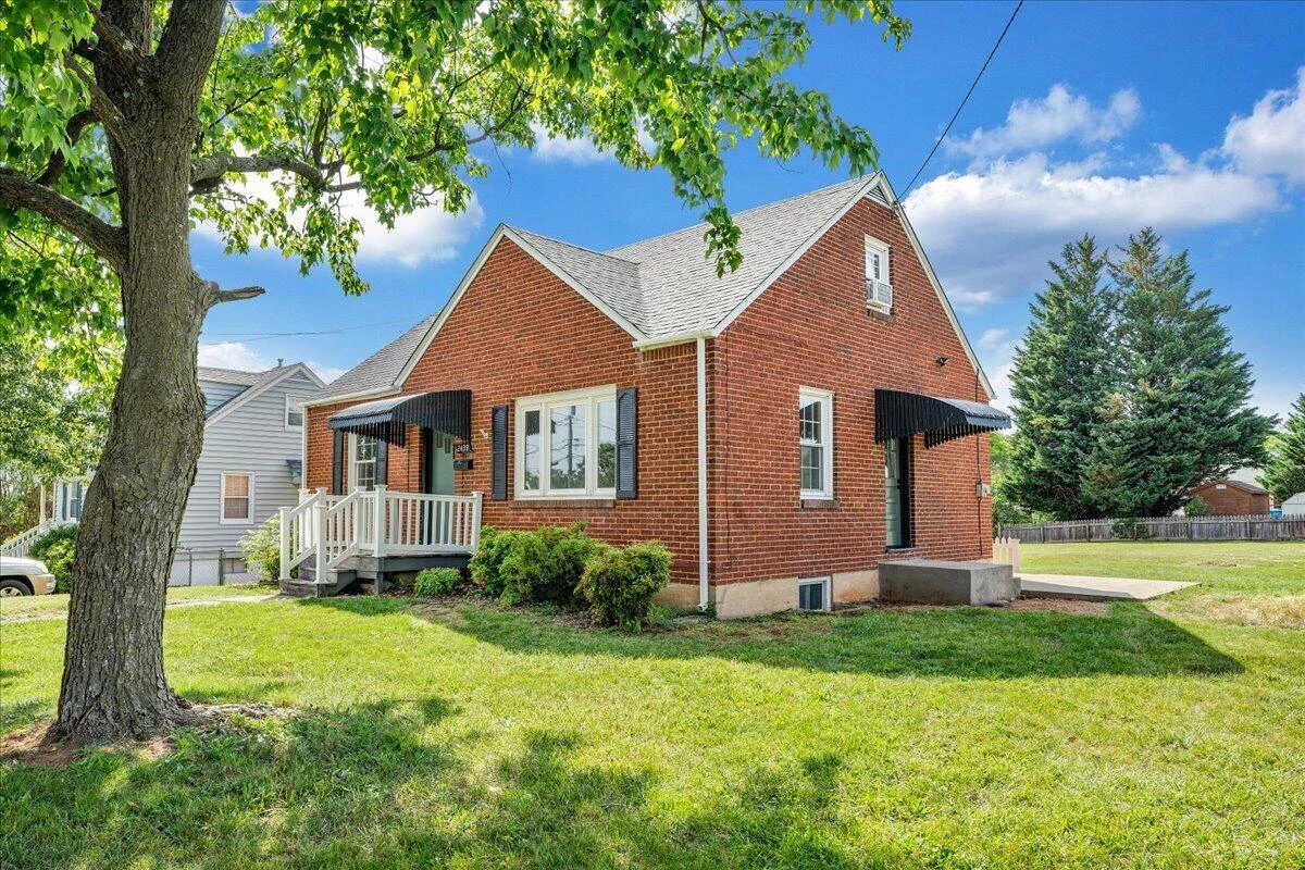 2438 Churchill DR NW - Photo 33
