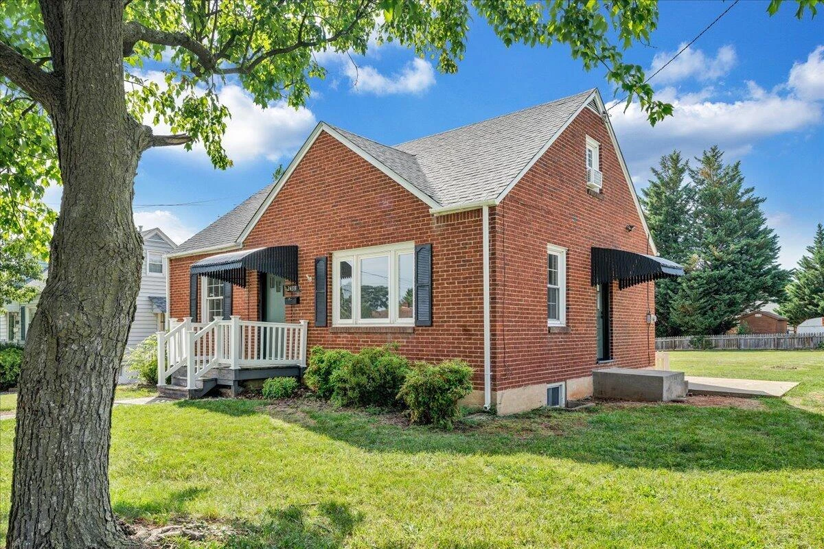 2438 Churchill DR NW - Photo 34