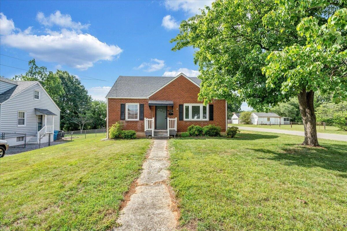 2438 Churchill DR NW - Photo 35