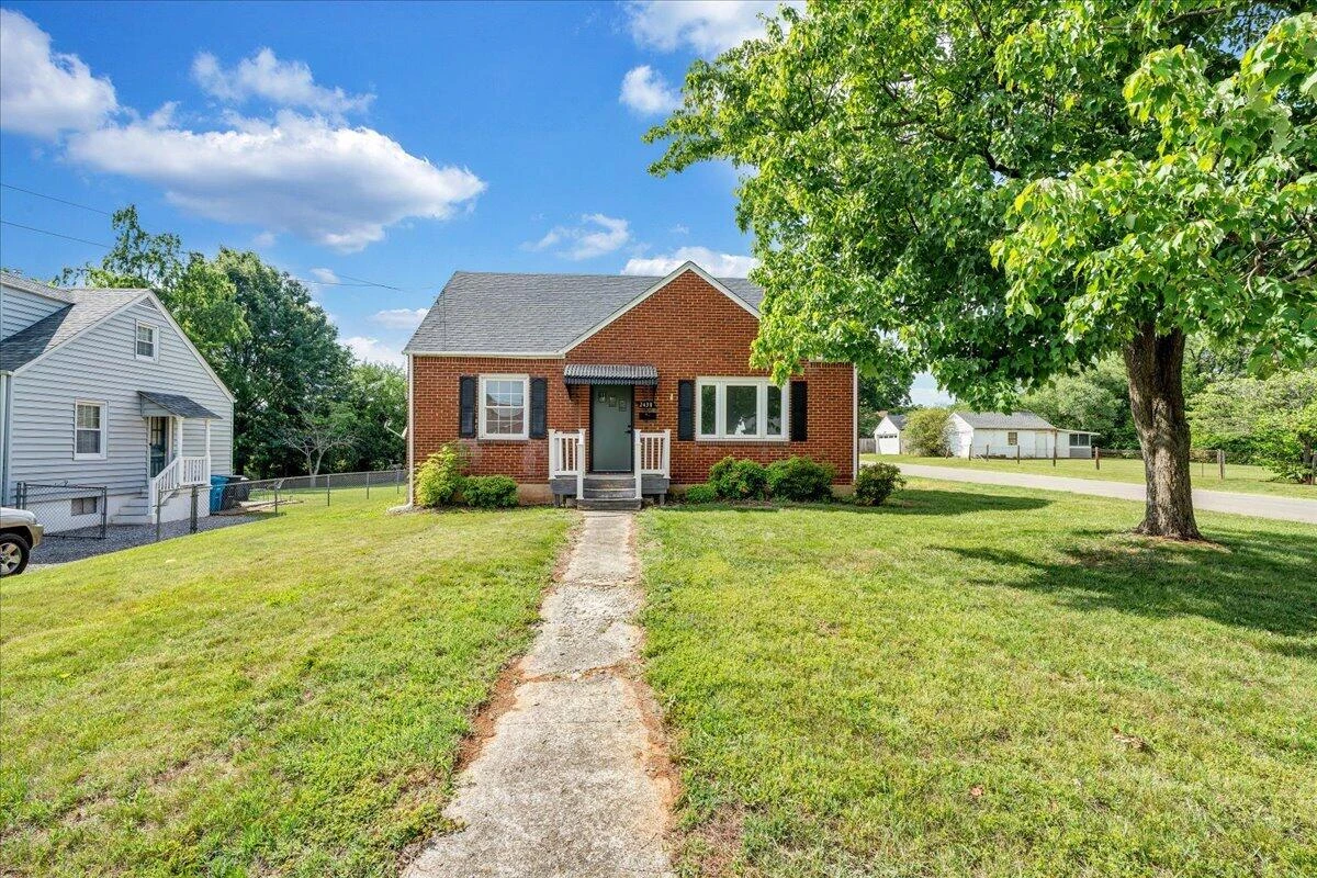 2438 Churchill DR NW - Photo 36