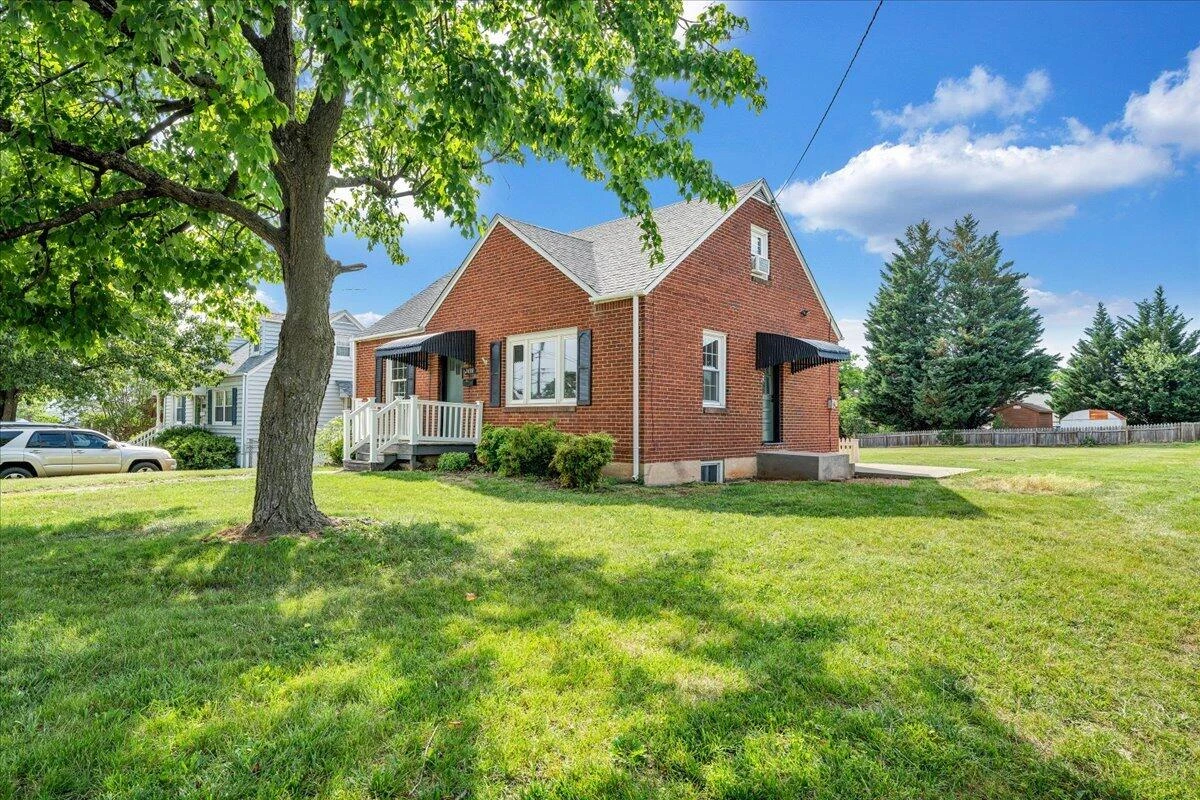 2438 Churchill DR NW - Photo 38