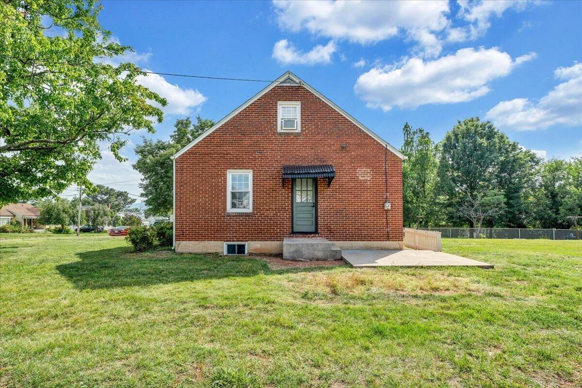 2438 Churchill DR NW - Photo 39