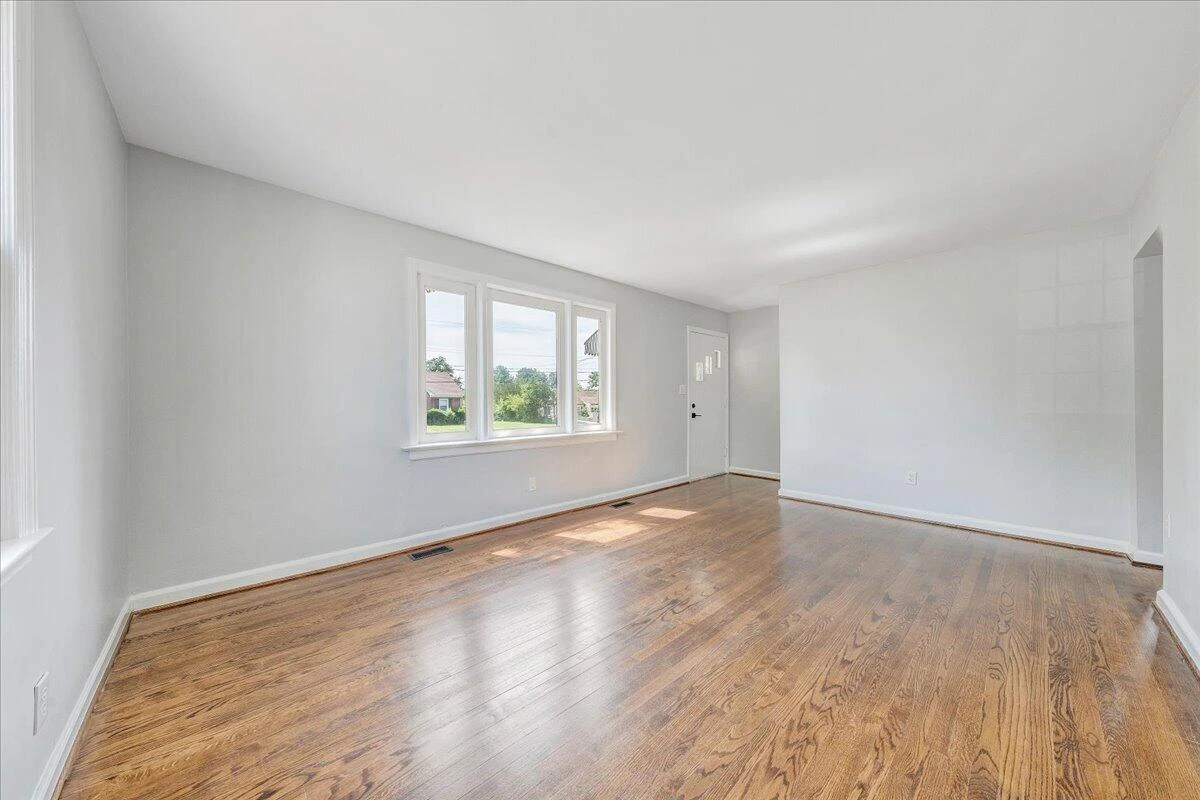 2438 Churchill DR NW - Photo 4