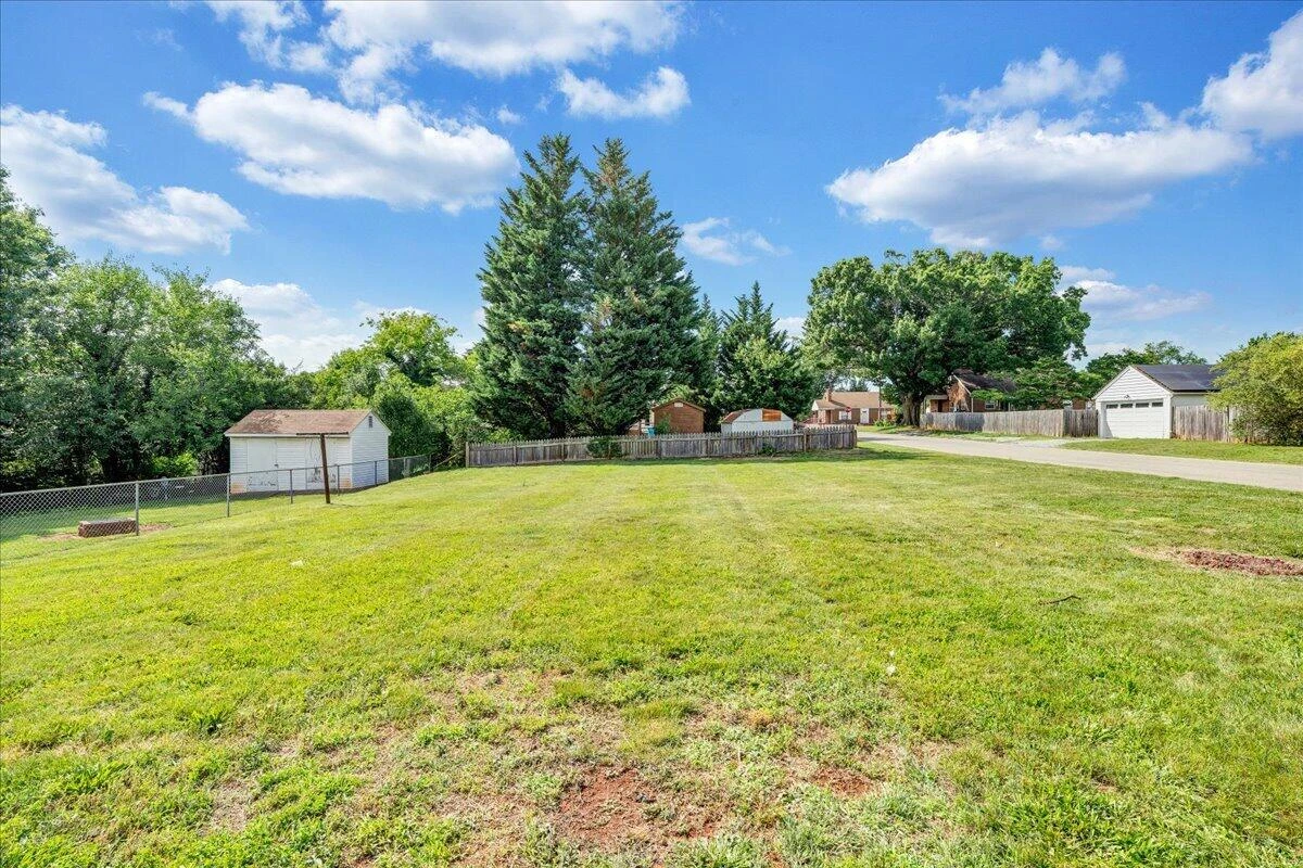 2438 Churchill DR NW - Photo 40