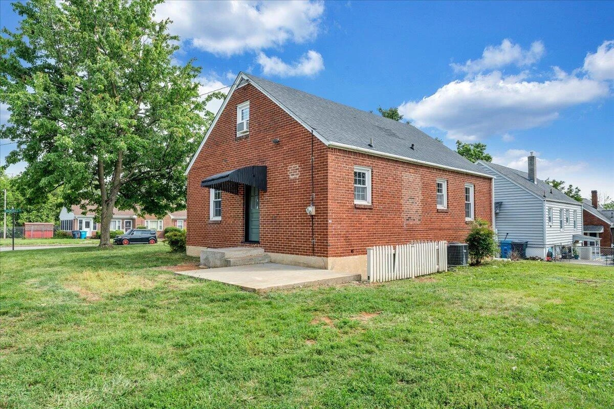 2438 Churchill DR NW - Photo 43