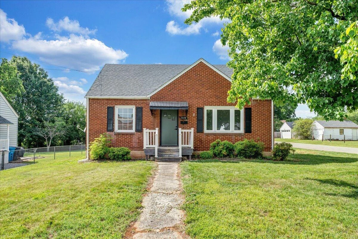 2438 Churchill DR NW - Photo 44