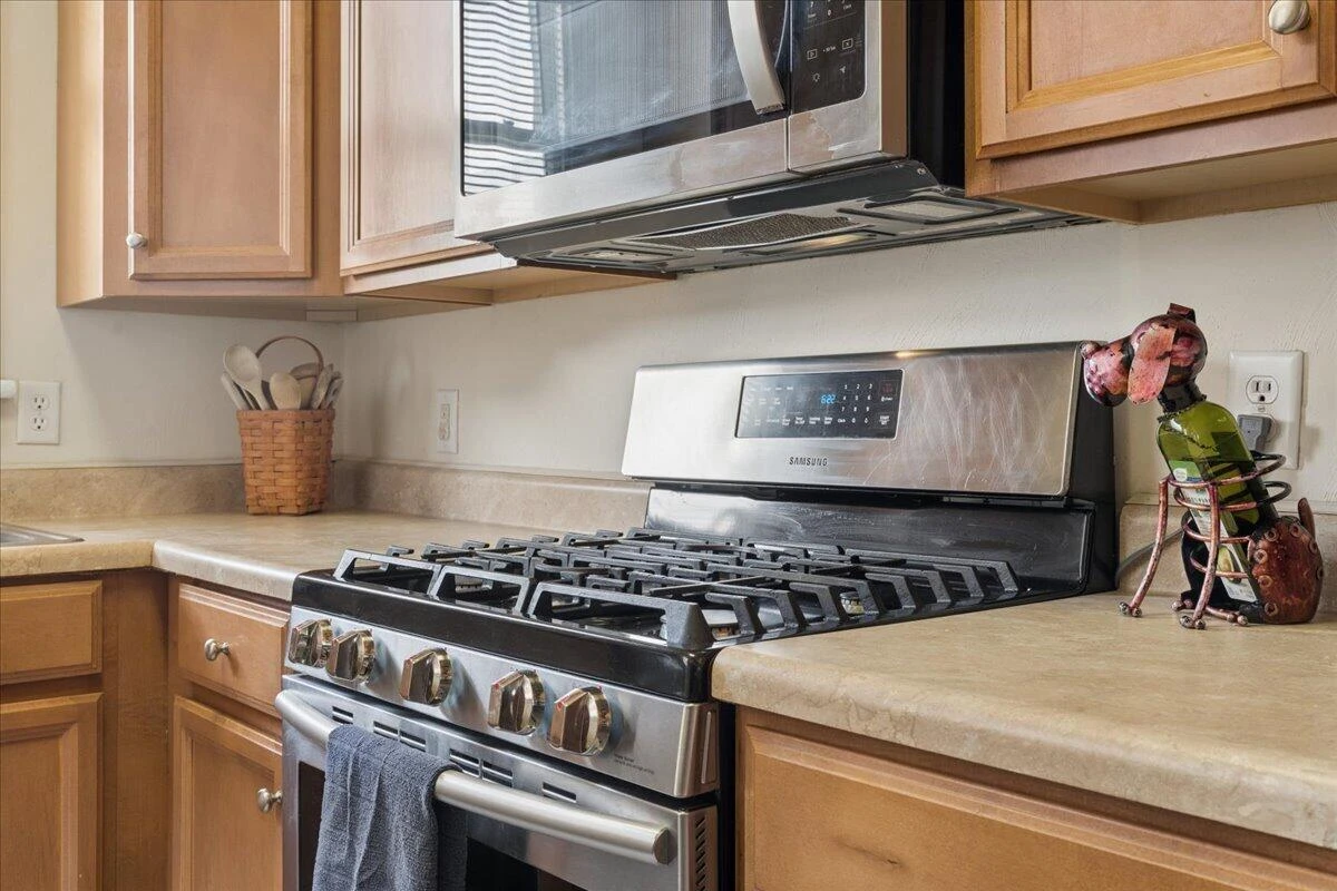 435 Elm AVE SW - Photo 10