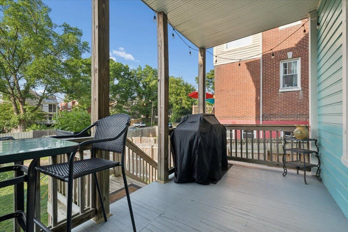 435 Elm AVE SW - Photo 11