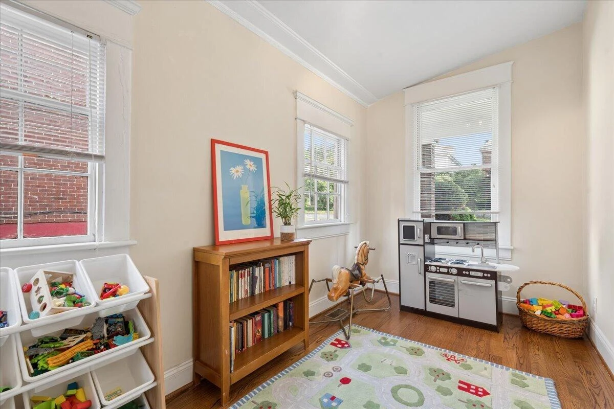 435 Elm AVE SW - Photo 12