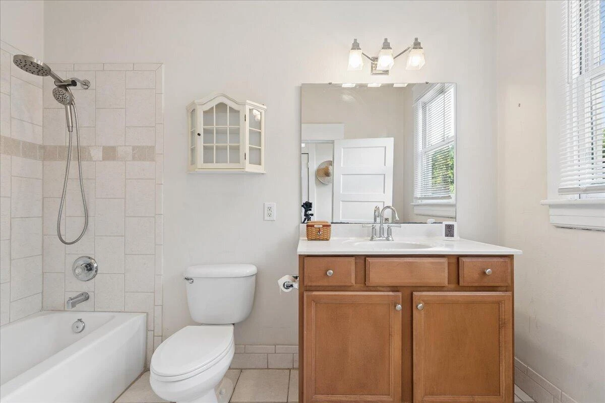 435 Elm AVE SW - Photo 14