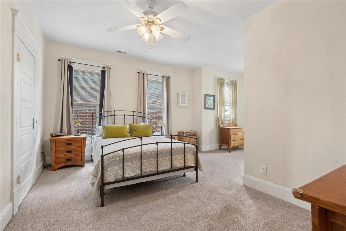 435 Elm AVE SW - Photo 16