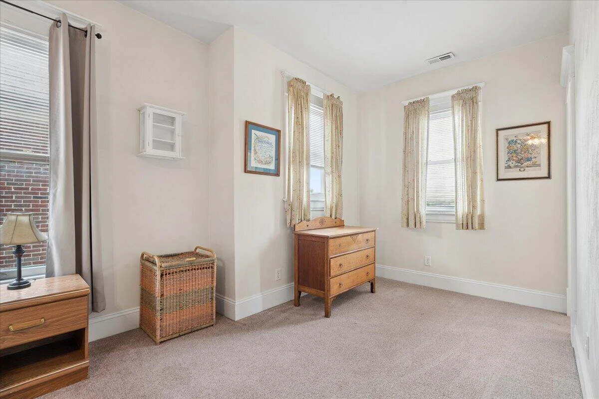 435 Elm AVE SW - Photo 17