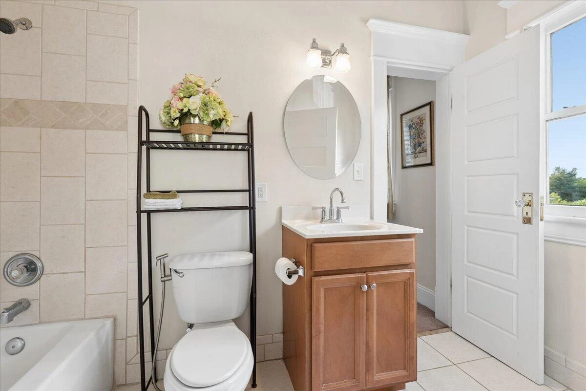 435 Elm AVE SW - Photo 18