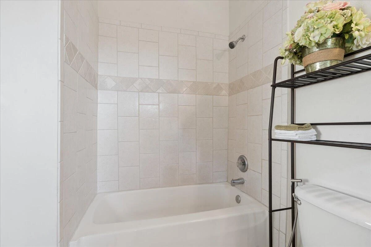 435 Elm AVE SW - Photo 19