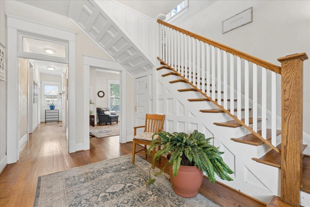 435 Elm AVE SW - Photo 2
