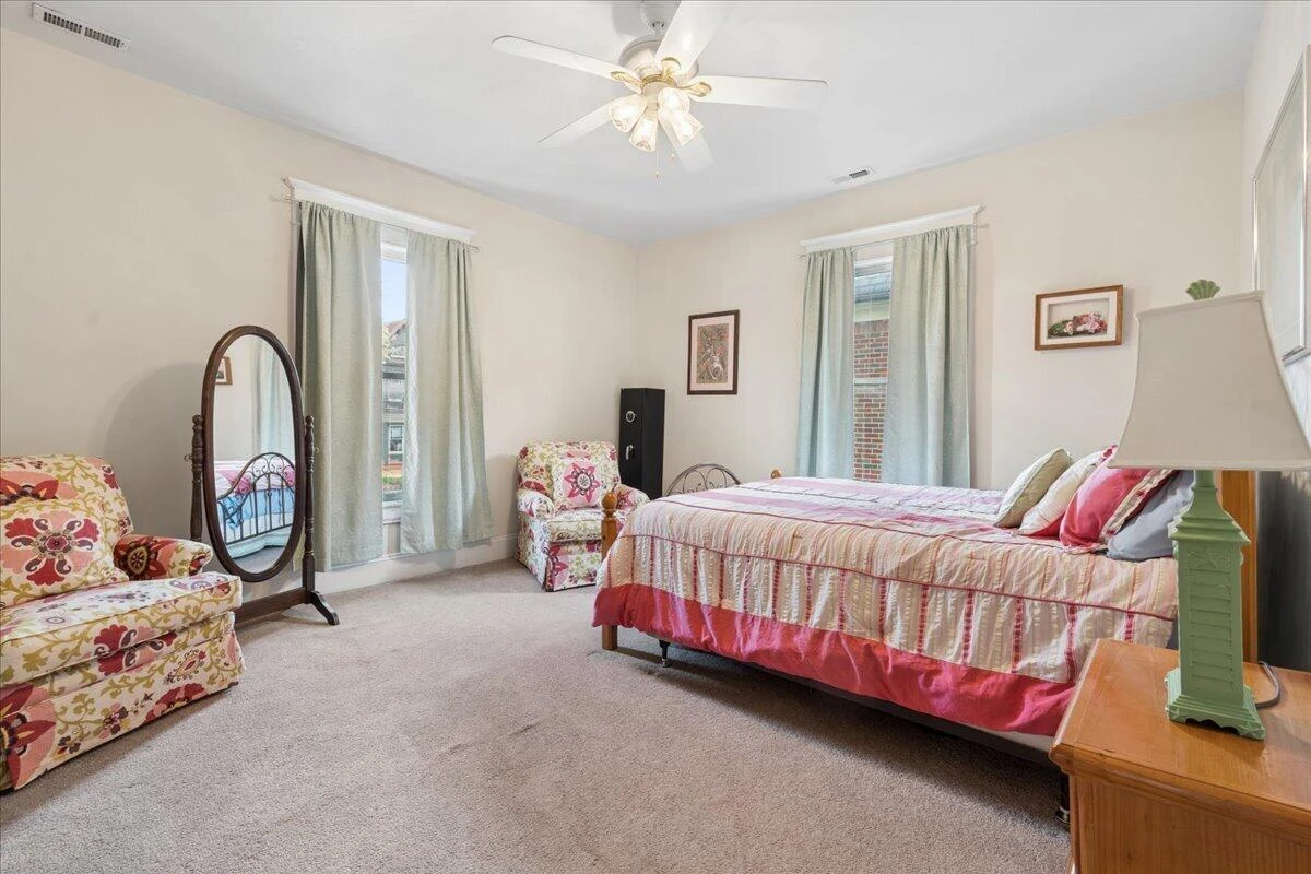 435 Elm AVE SW - Photo 20