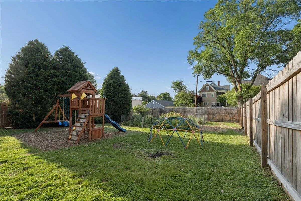 435 Elm AVE SW - Photo 26