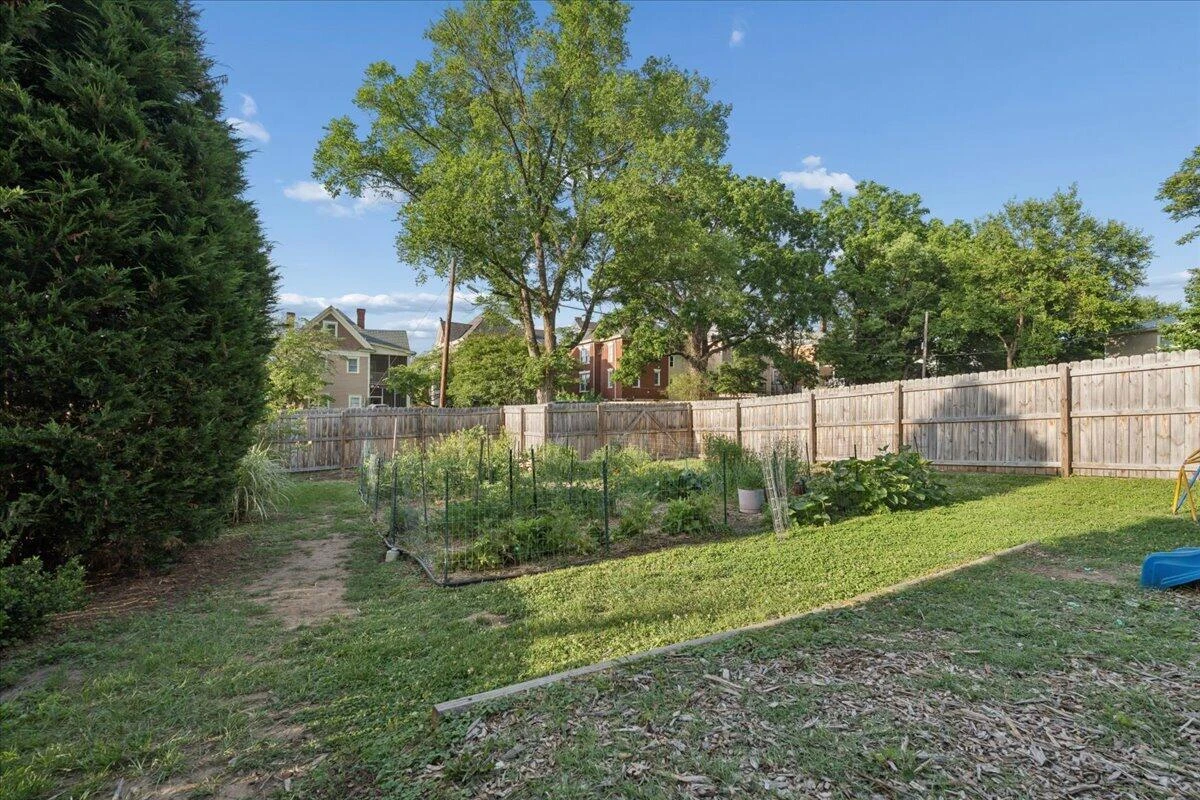 435 Elm AVE SW - Photo 27