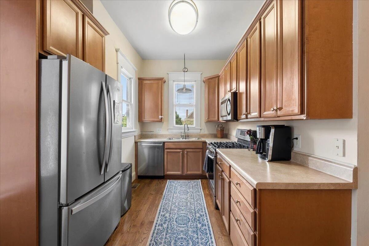 435 Elm AVE SW - Photo 3