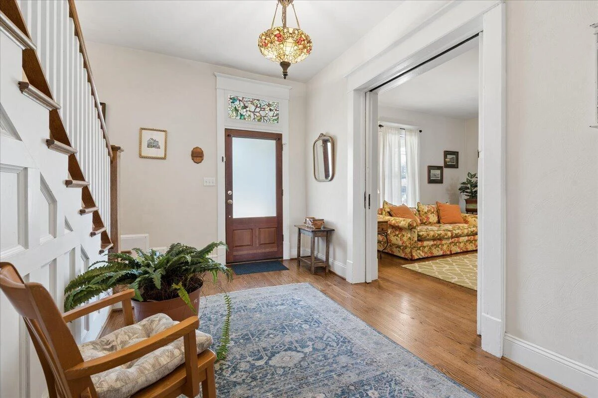 435 Elm AVE SW - Photo 5