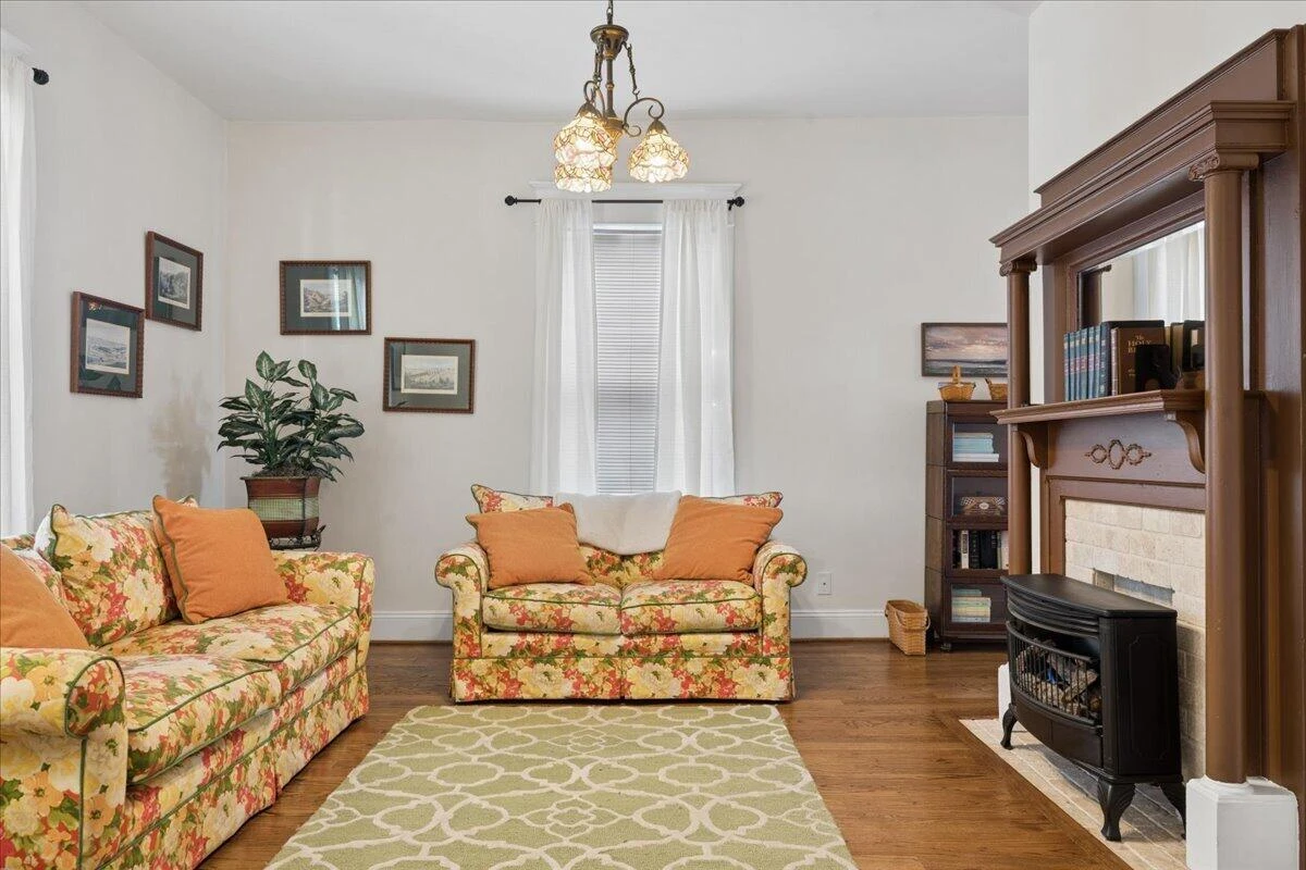 435 Elm AVE SW - Photo 7